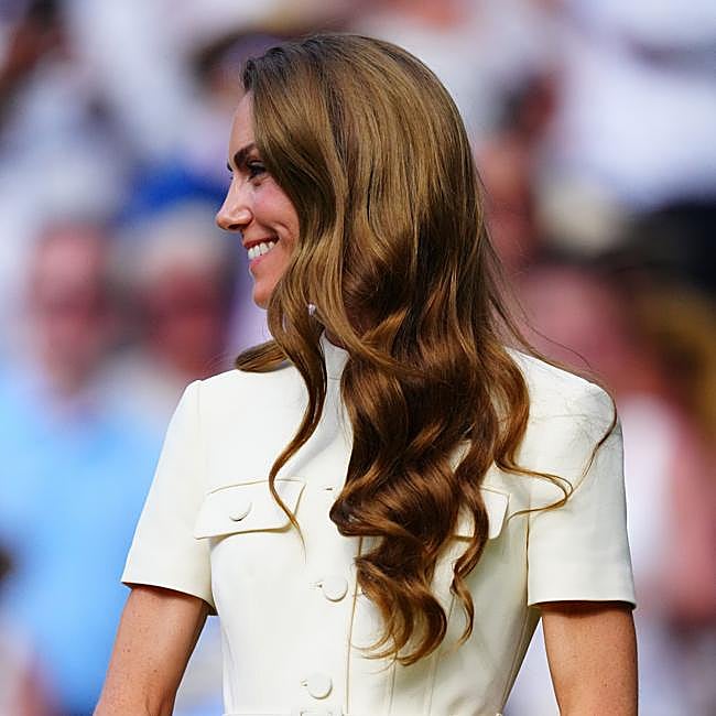 Kate Middleton con ondas en el pelo.