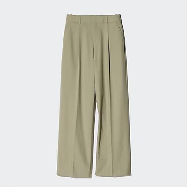 Pantalón de pinzas verde de Uniqlo, 19,90 euros.