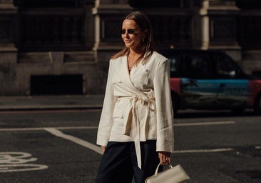 Los vaqueros azul oscuro que mejor sientan.