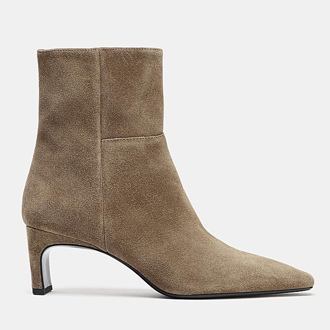 Botines de ante de Zara (59,99 euros)