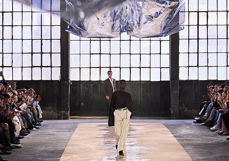 Uno de los huevos gigantes con los que se ha presentado la nueva colección de Diesel en la Semana de la Moda de Milán.