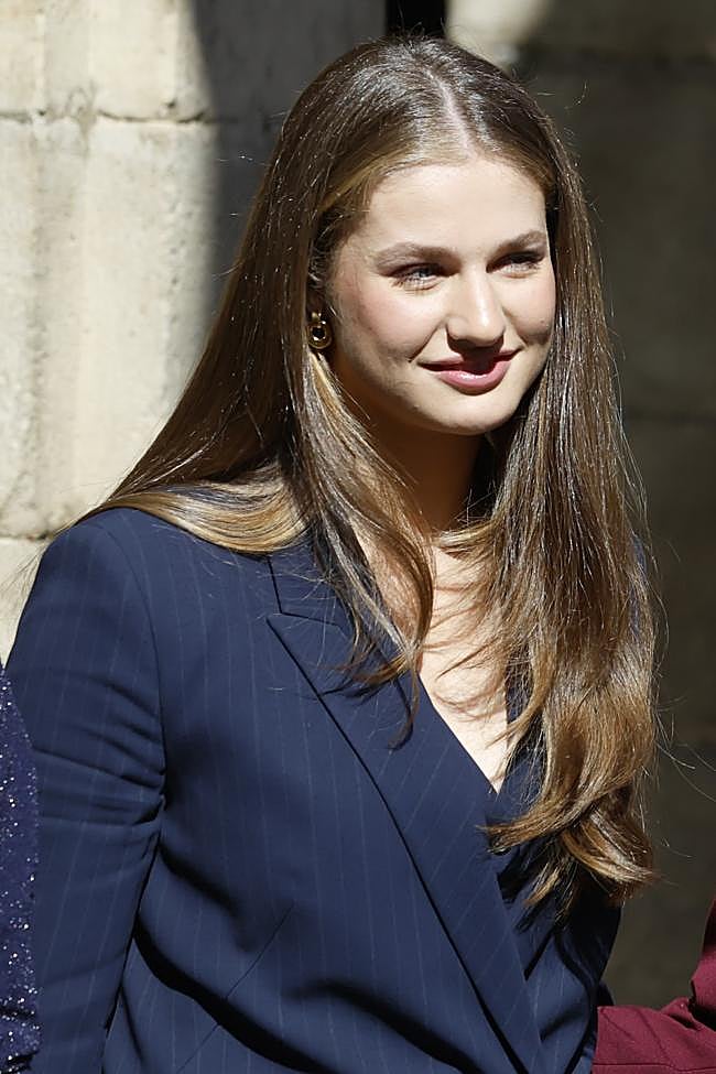 La parte delantera de la melena de Leonor está desfilada.