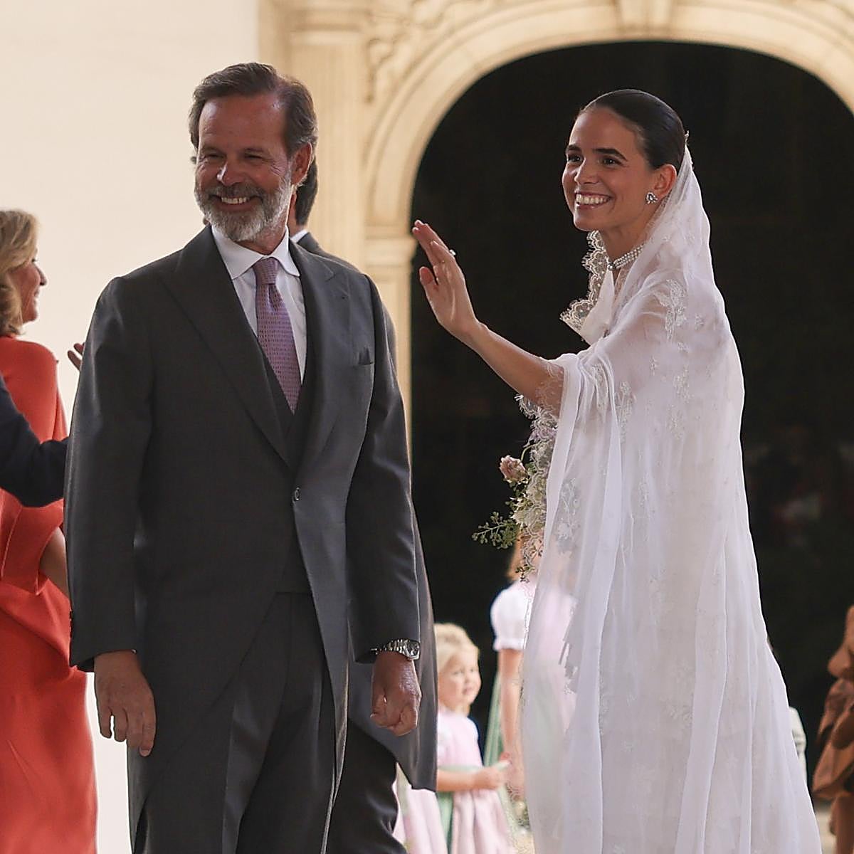 La boda de Lucía Entrecanales y Laszlo Bene: Sassa de Osma entre las invitadas y un vestido de novia muy especial