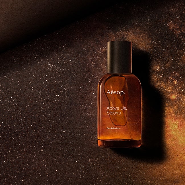 El perfume Above Us, Steorra está inspirado en un cielo estrellado.