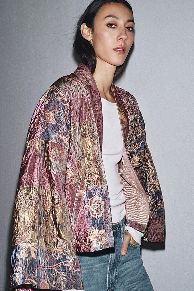 Chaqueta estampada de Zara (79,99 euros)