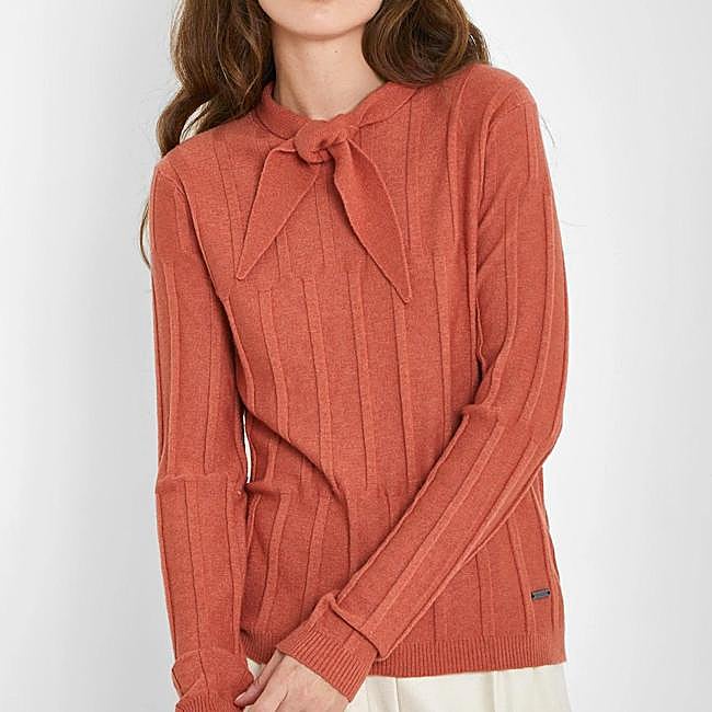 Jersey de punto con bufanda de Trucco, 29,99 euros.