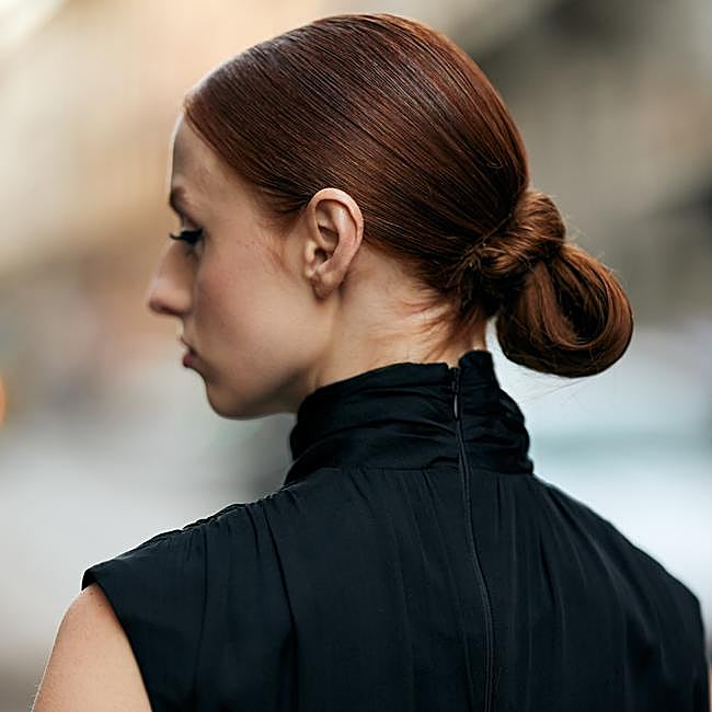 María Roberts recomienda la goma de gancho para sujetar bien los recogidos.