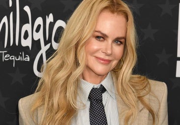 Nicole Kidman con corbata.