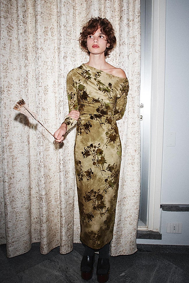 Vestido midi de Zara (35,99 euros)