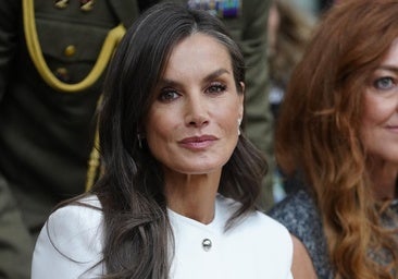 La reina Letizia estrena la chaqueta de Mango perfecta para el otoño: muy elegante y made in Spain