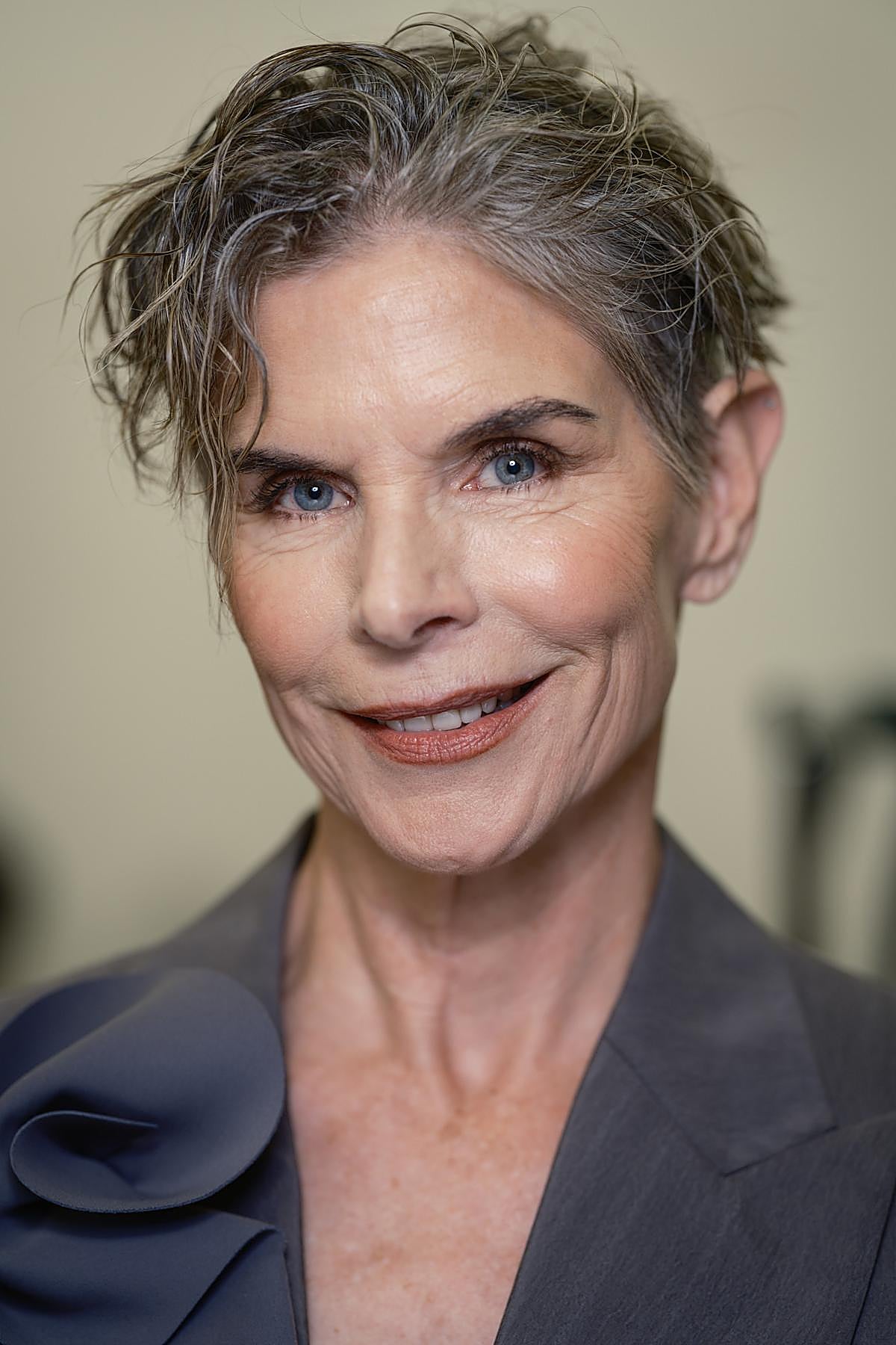 Ejercicios faciales para mujres de 60.