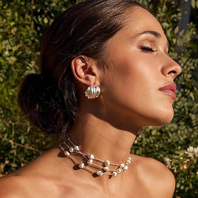 Choker con detalle de perlas de Lady Pipa.