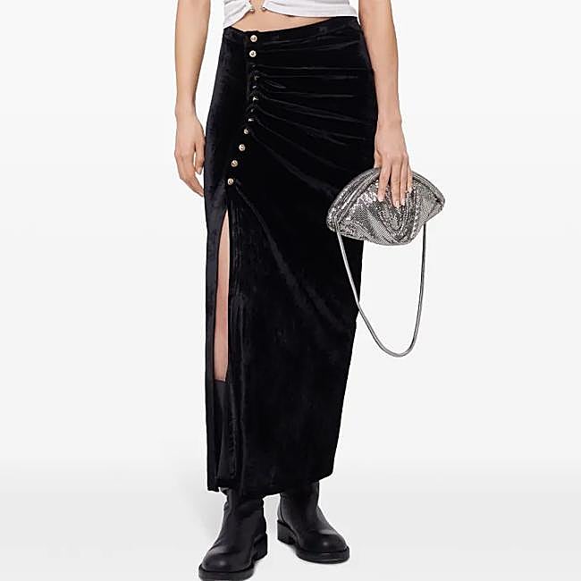 Falda de terciopelo larga de Rabanne, 765 euros.