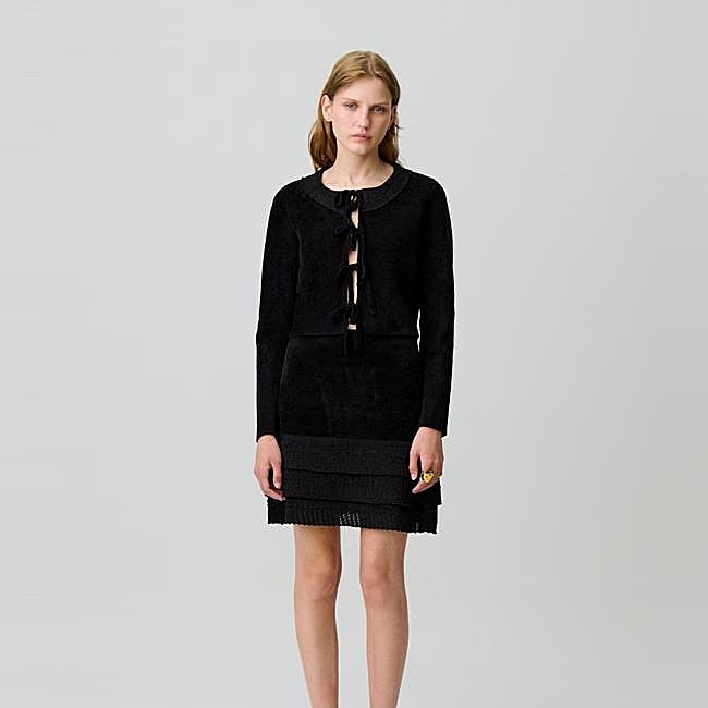 Falda corta negra de Claudie Pierlot, 195 euros.