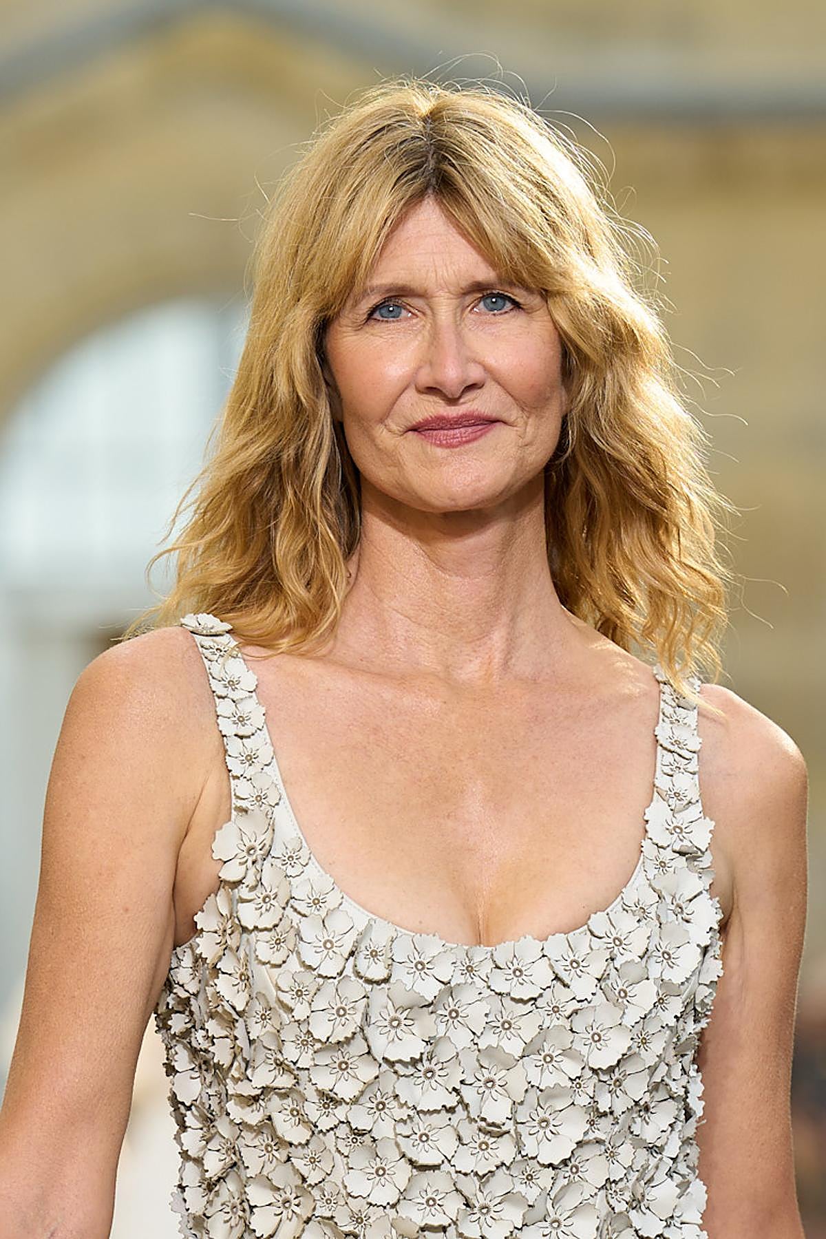 Laura Dern en el desfile de Gabriela Hearst en París.