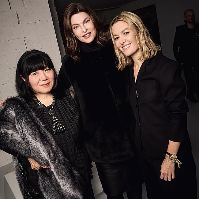 Anna Sui, Linda Evangelista y Marta Ortega.