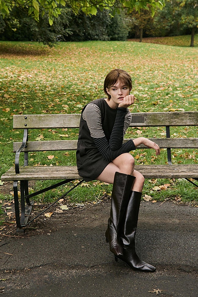 Vestido negro de Massimo Dutti (69,99 euros)