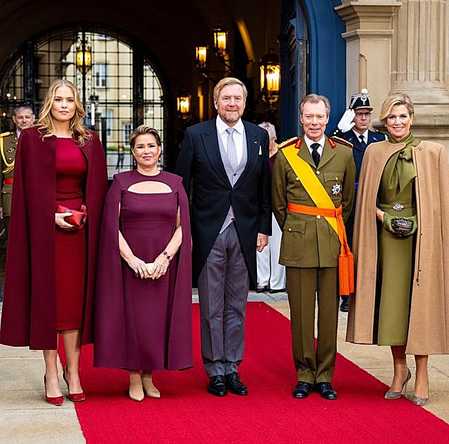 Los duques de Luxemburgo acompañados por miembros de la Casa Real Holandesa.