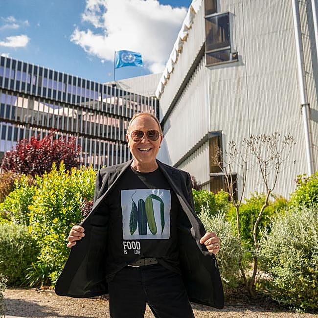 Camiseta solidaria de Michael Kors x World Food Program.