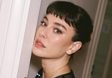 Blanca Suarez usa agua de rosas justo después del maquillaje.