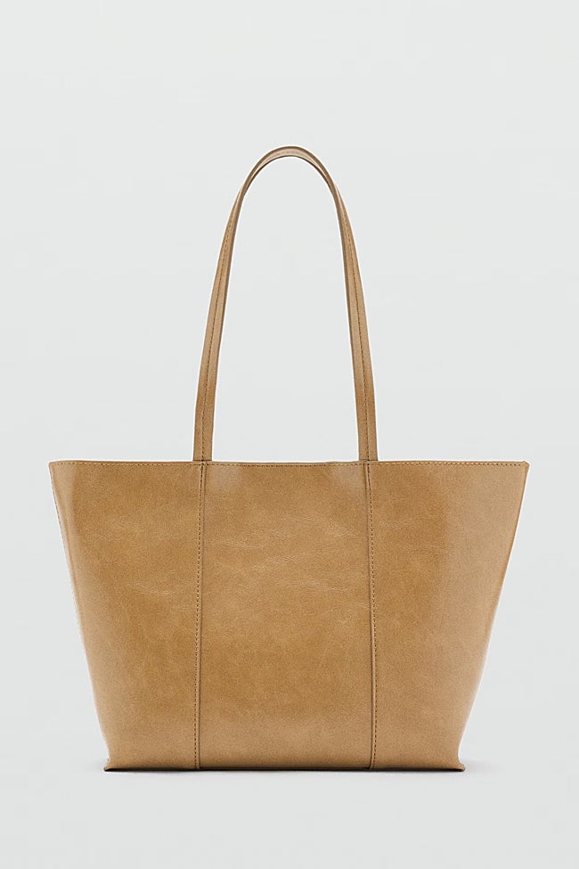 Bolso camel de Mango (25,99 euros)