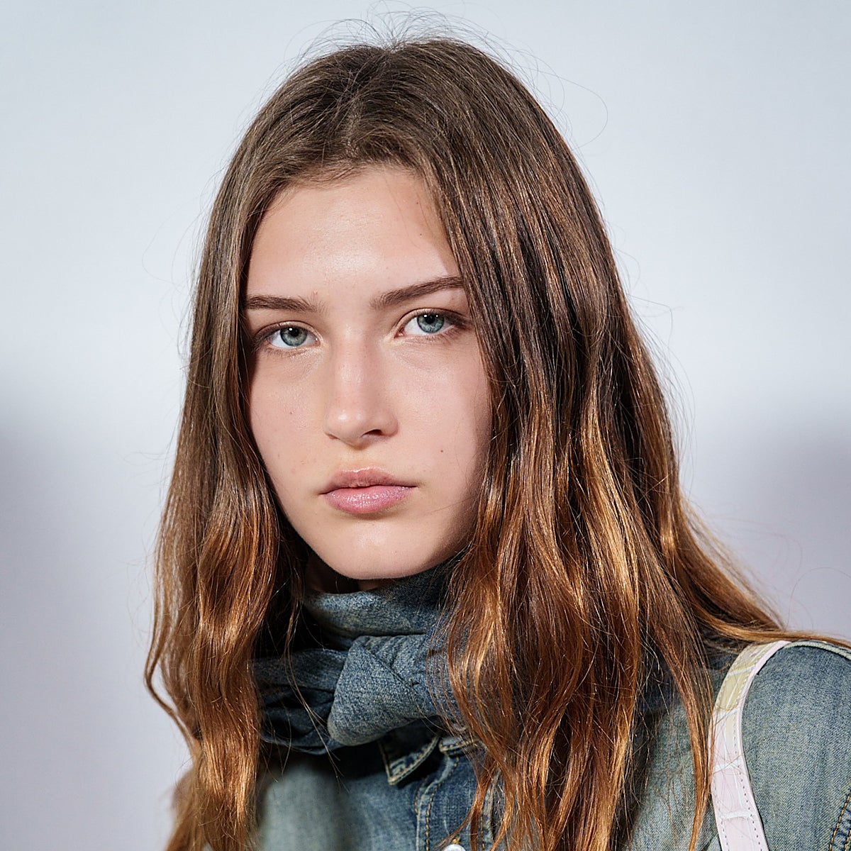 Mujer con piel hidratada.