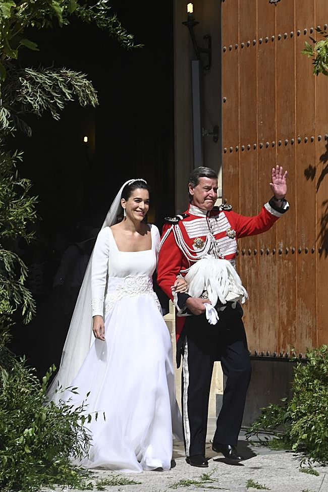 Los novios, Cayetano Martínez de Irujo y Bárbara Mirjan, recién casados.