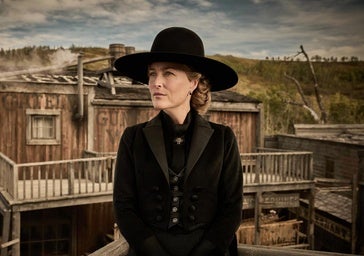 Gillian Anderson como Constance Van Ness en una imagen de Los abandonados, el western de Netflix que se estrenará el 4 de diciembre.