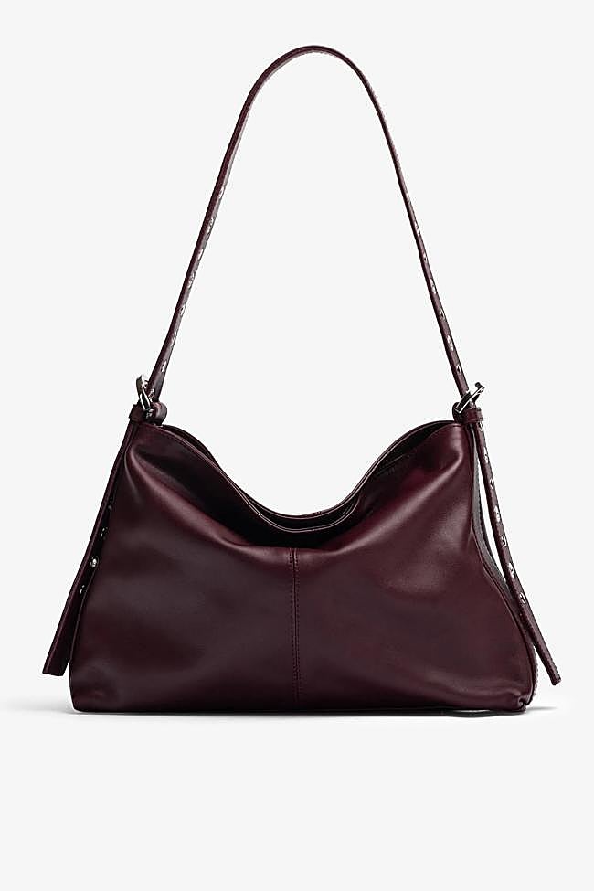 Bolso mediano con tachuelas de Unisa, 149,90 euros.