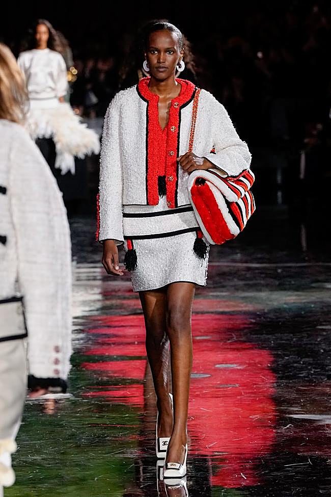 Look de Chanel durante la Semana de la Moda de París.