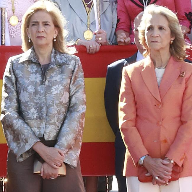 La infanta Elena y la infanta Crsitina, en Torrejón de Ardoz.