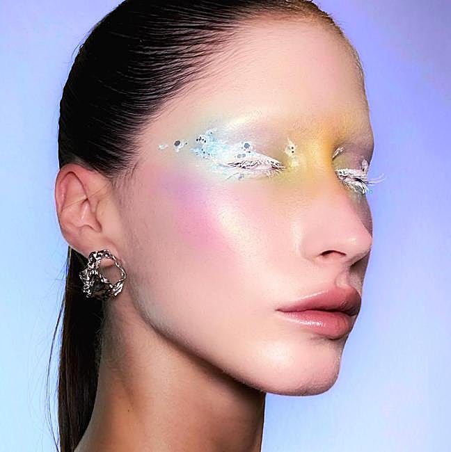 La modelo Paula Garsea con un maquillaje realizado por Xabier Rodrigues, National artist de MAC