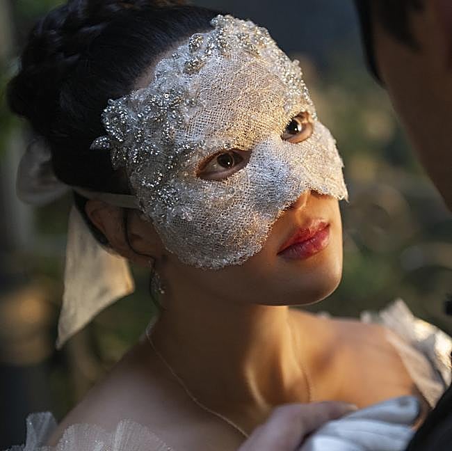 Yerin Ha como Sophie Beckett en una imagen del primer episodio de la cuarta temporada de Los Bridgerton.