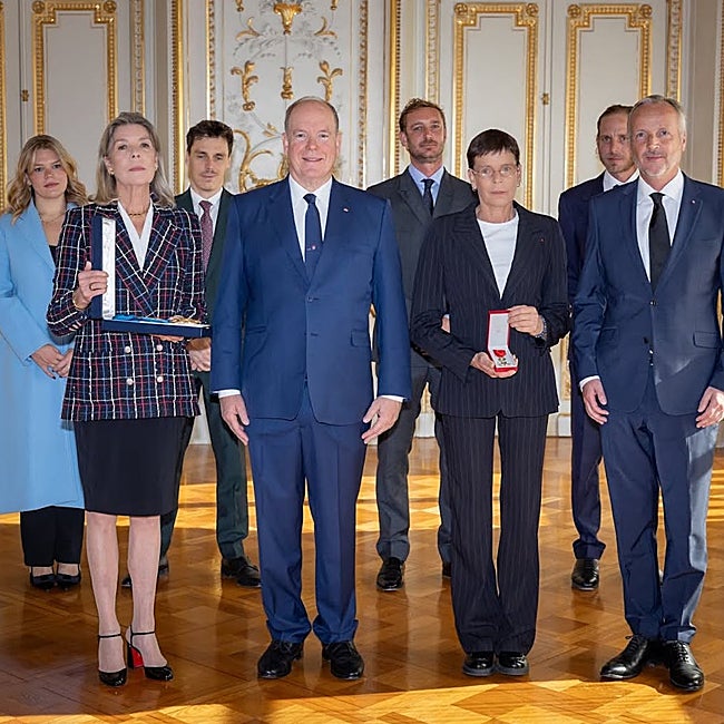 Carolina y Estefanía de Mónaco con sus distinciones.