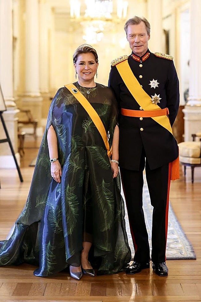 Los grandes duques en el banquete de gala del relevo en el trono.