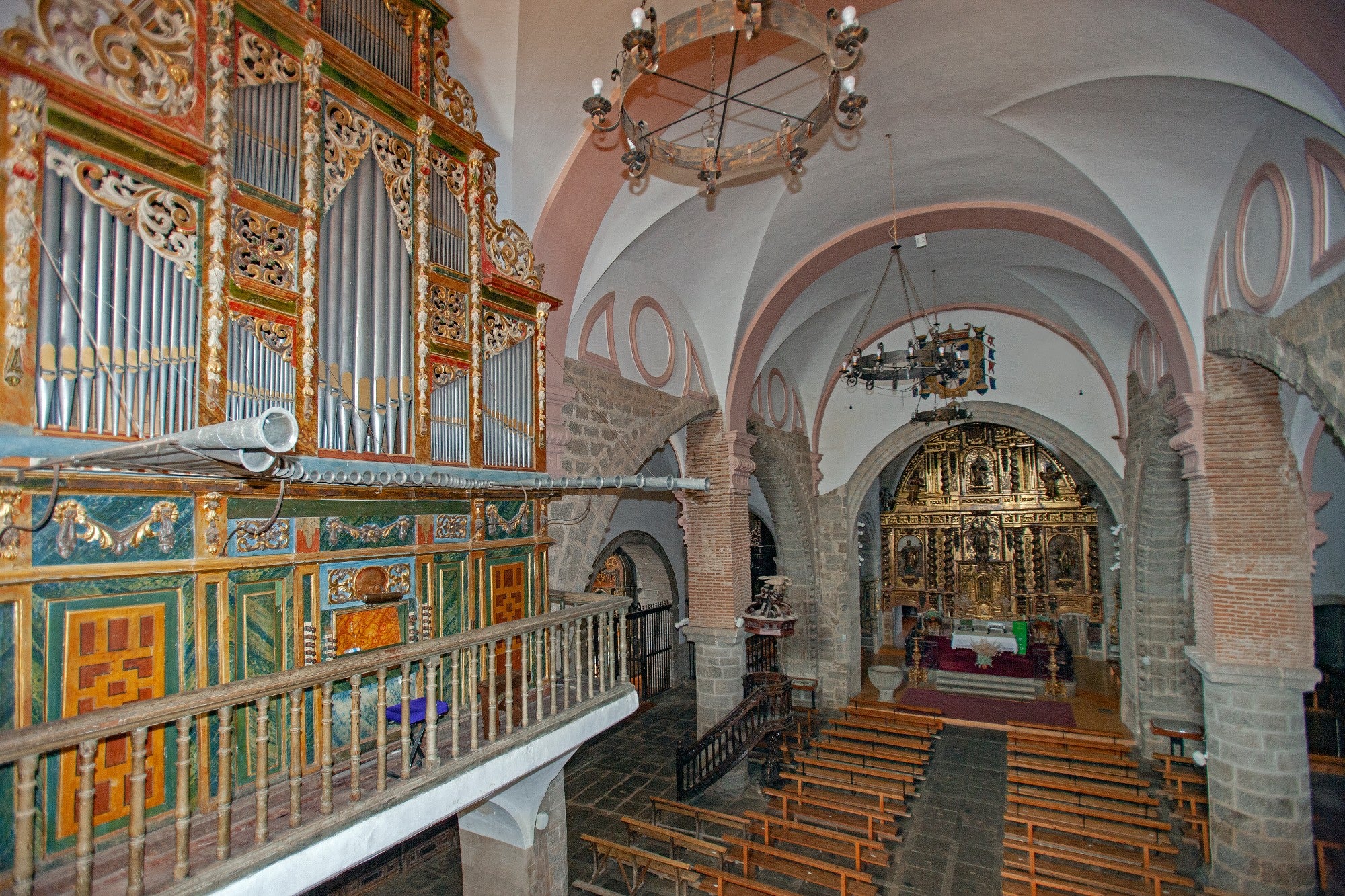 El interior de la iglesia de Santa María la Mayor de Piedrahíta.