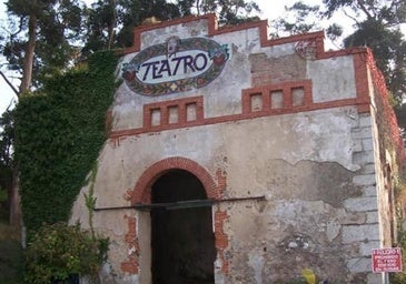 Teatro abandonado en la Isla de la Pedrosa, Cantabria