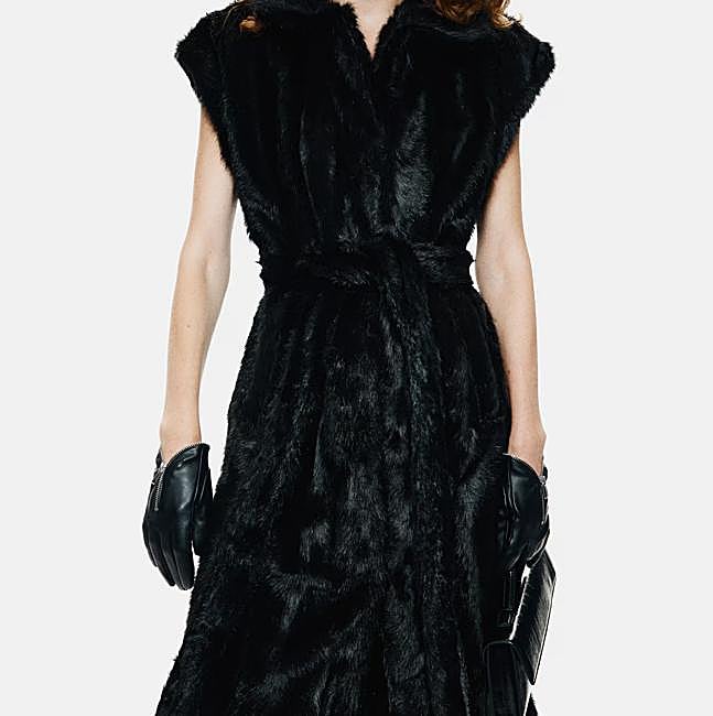 Chaleco de pelo, 99 euros.