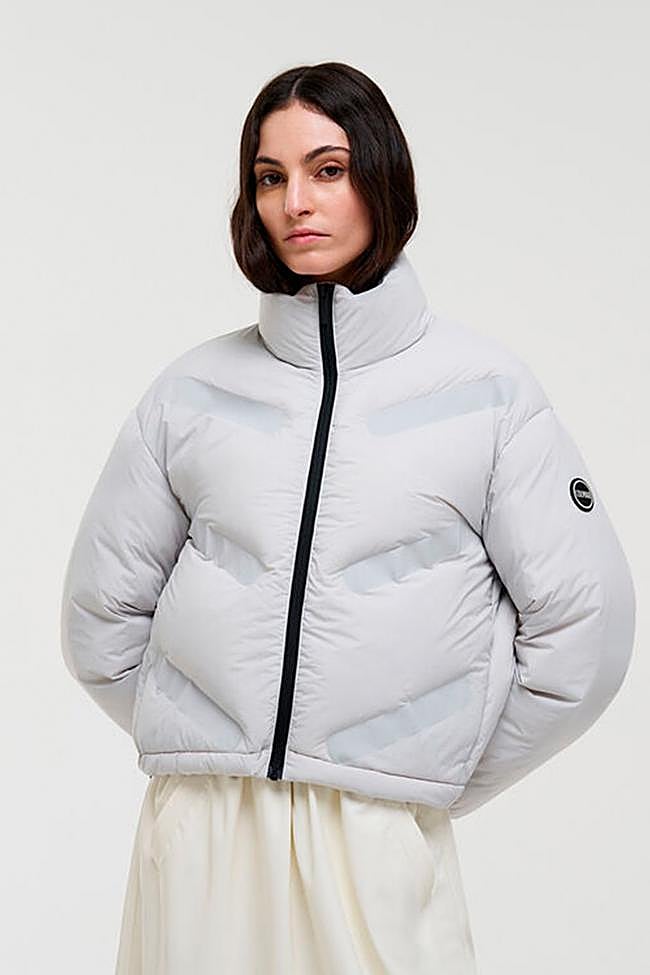 Chaqueta corta acolchada en gris perla de Colmar.