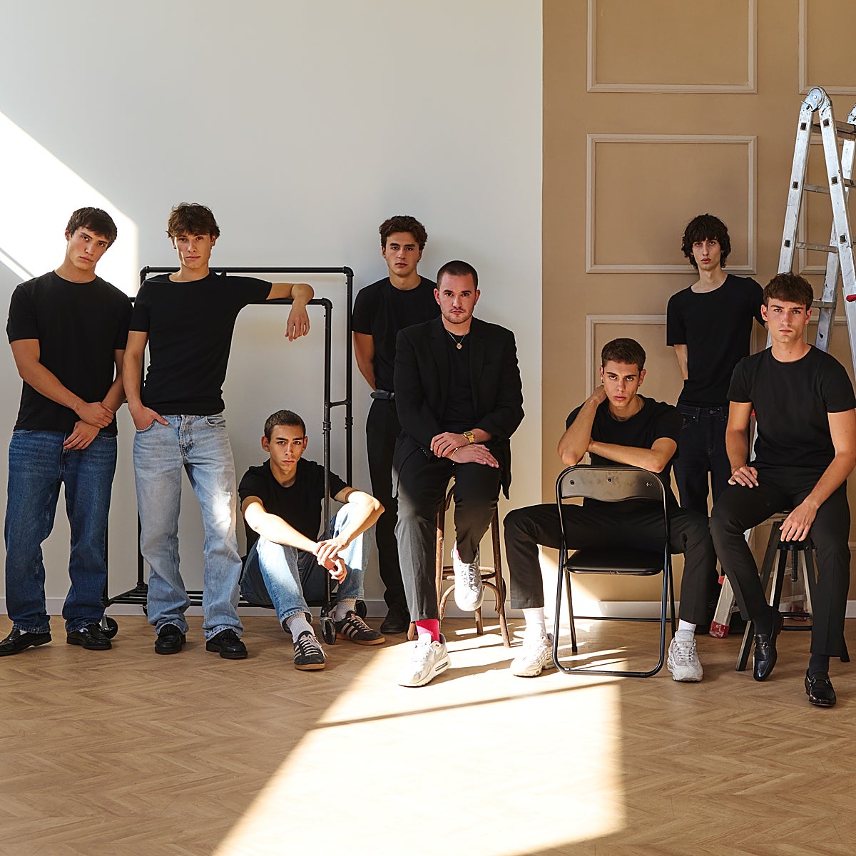 Diego Rueda con algunos de los modelos de su agencia Dear Society Model Management.