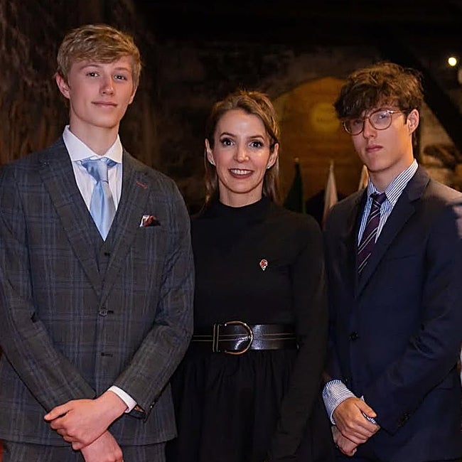 Tessy de Luxemburgo junto a sus hijos Noah y Gabriel.