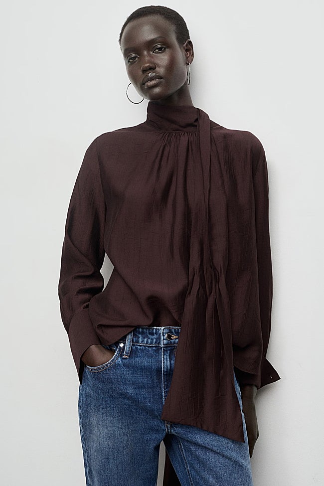 Camisa marrón de Mango (29,99 euros)