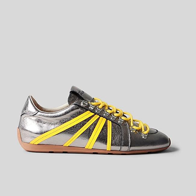 Zapatillas plateadas de Claudie Pierlot.