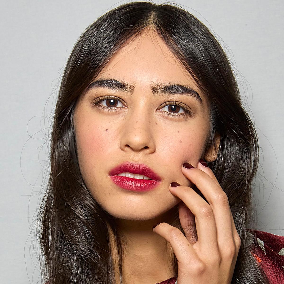 Los esmaltes burdeos se convierten de nuevo en los protagonistas del otoño.