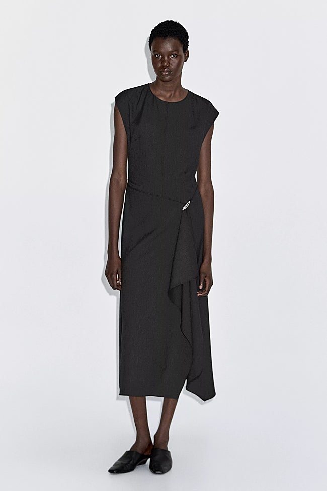 Vestido gris de Massimo Dutti (89,99 euros)