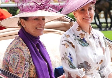 La princesa Zahra Aga Khan, junto a Zara Tindall en Ascot