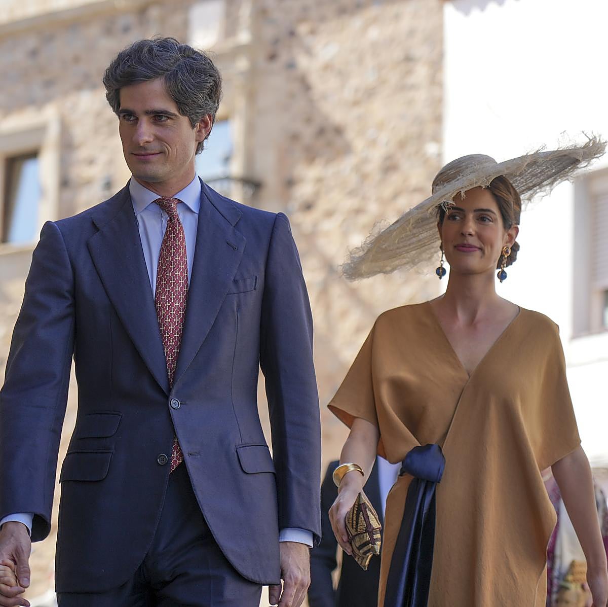 Los duques de Huéscar llegando a la boda del Fernando Palazuelo y Micaela Belmonte.