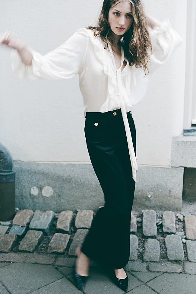 Pantalón de terciopelo de H&M (34,99 euros)