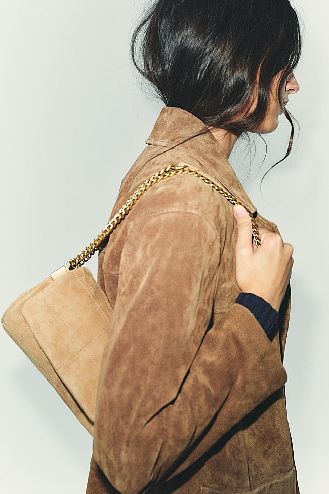 Bolso de serraje de Zara (39,99 euros)