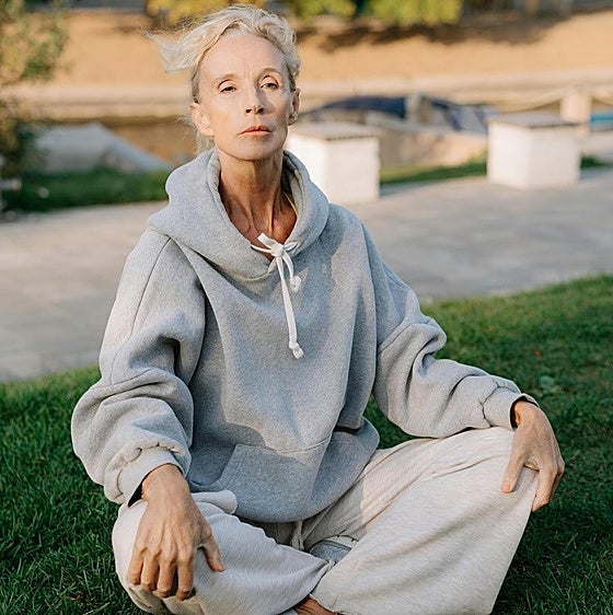 Qué es el Chakra Corona de yoga y cómo equilibrarlo para ser más positiva en la vida a los 50